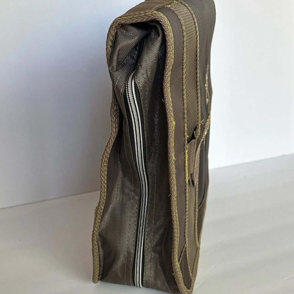 Browning Comp Series Shooting Bag, also a Browning Fishing Worm Binder. EUC